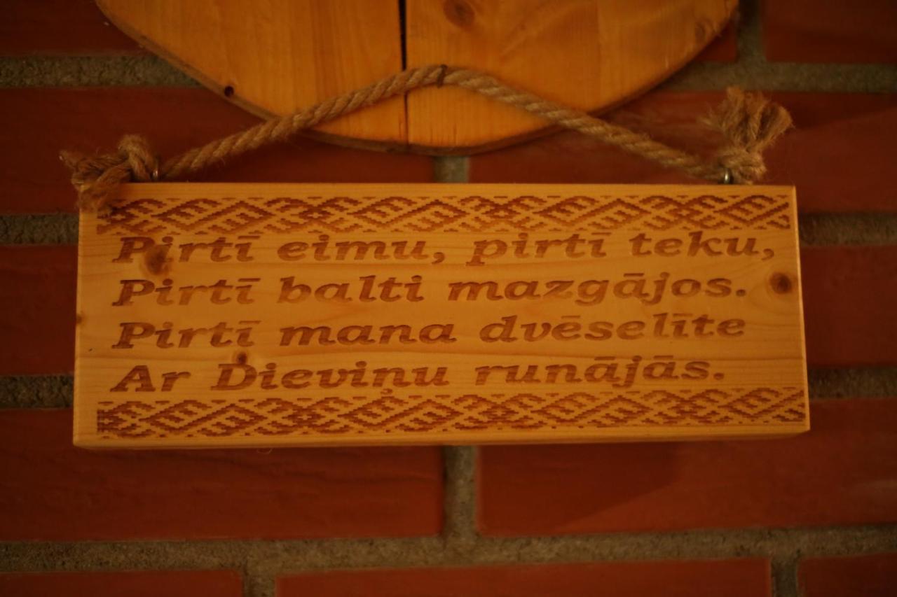 Pirts Maja Ramatas Villa Skulte  Buitenkant foto